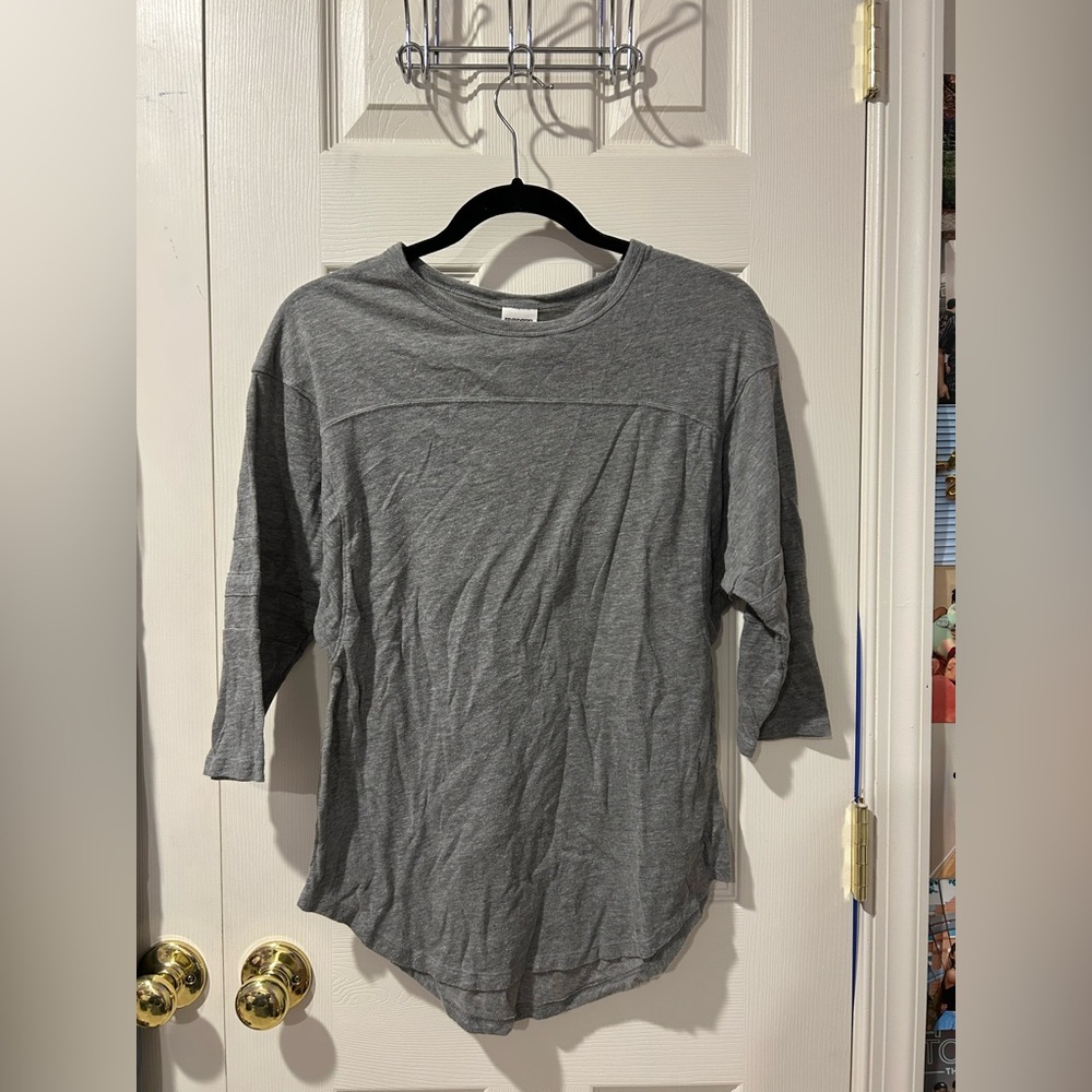 gray quarter long-sleeve